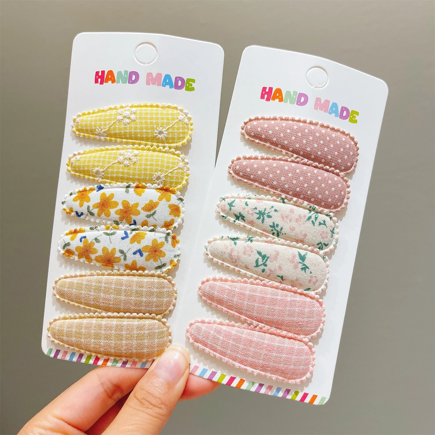 6年生の女の子にあげるおしゃれな誕生日プレゼントは？シンプルな布製ヘアクリップが意外に人気！