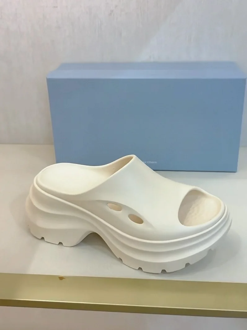 素足で気まずい日々をどうにかする？EVAサンダルの本当の魅力とは