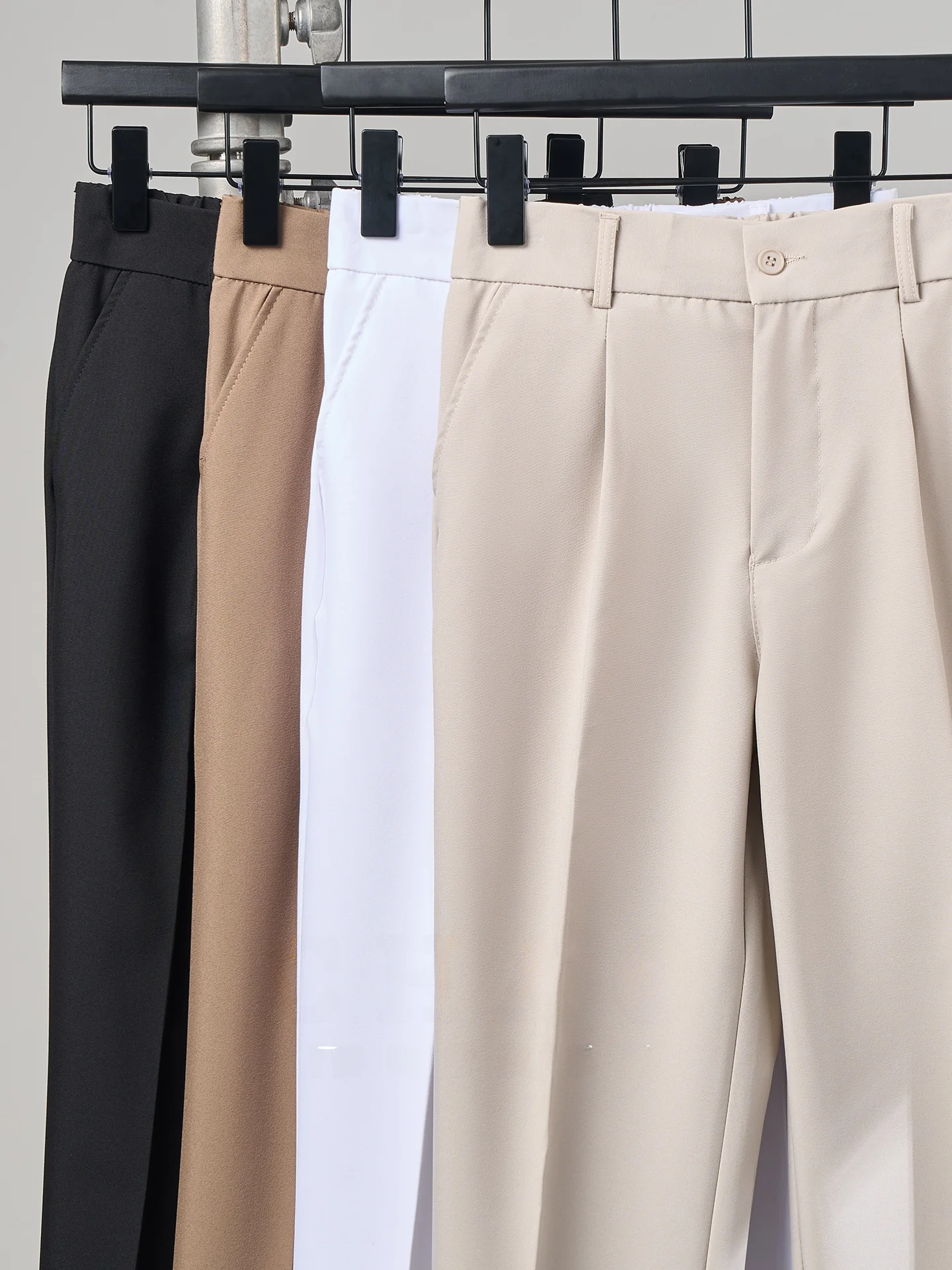 通気性のあるメンズスーツパンツ：夏用ストレートタイプの実用性と着用シーン