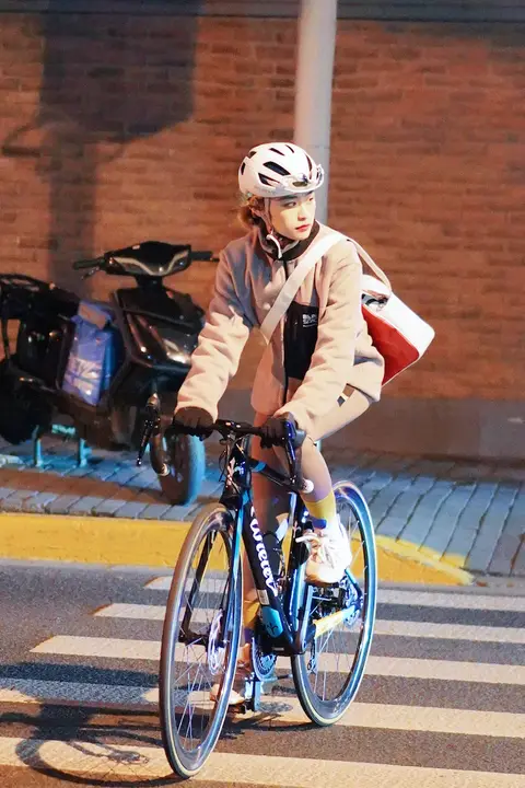 リサイクル素材使用の斜め掛けバッグ【通勤・自転車用・手提げも可能】