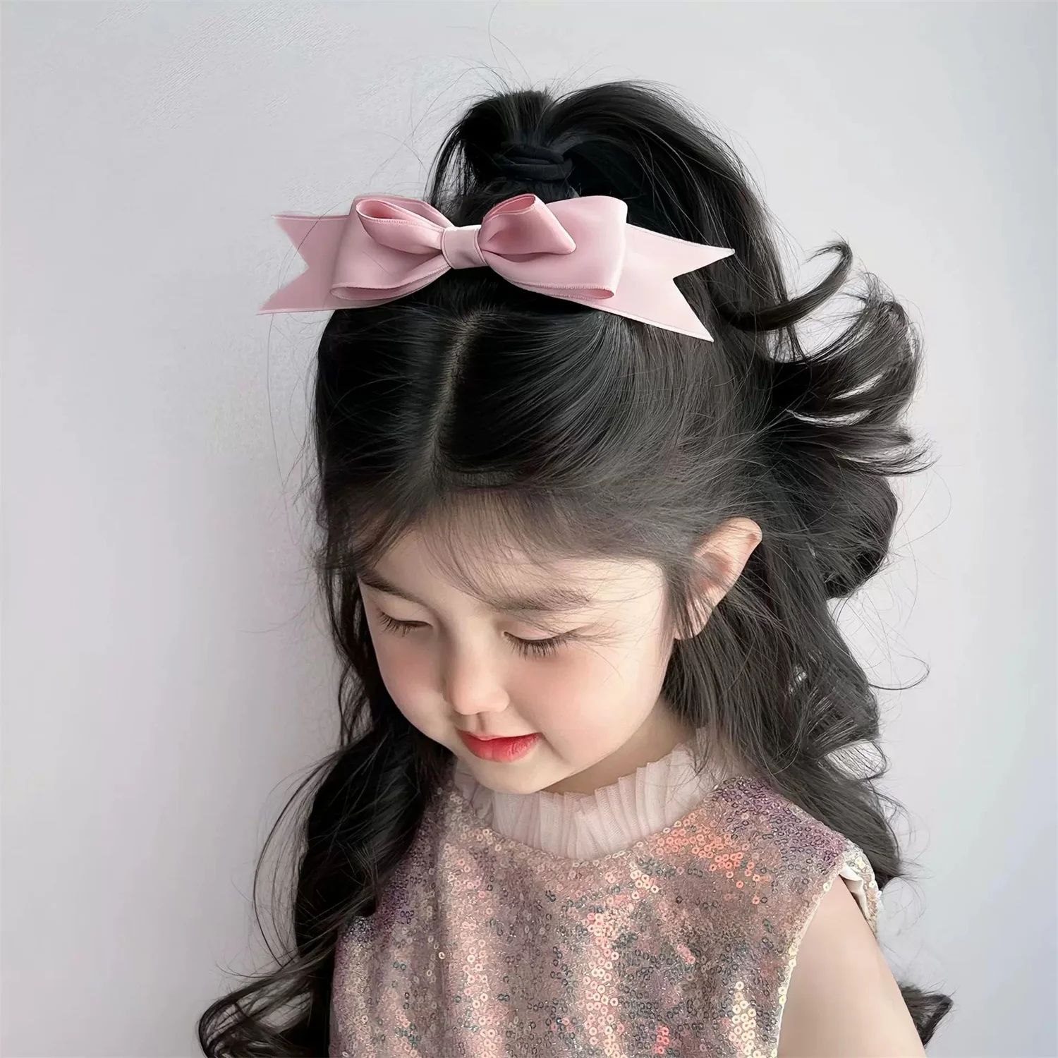 子供用ベルベットヘアクリップ：秋冬・クリスマス向け人気アクセサリーの価格と使い方