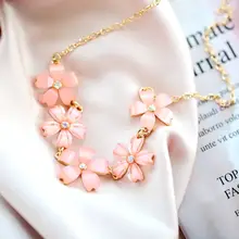 立体的な桜デザインの鎏金ネックレス【多花朵・キラキラストーン付き・女性用・デコルテ用】