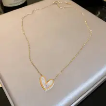 ハート型シェルデザインのチタン製ネックレス【シンプルで洗練・女性用・鎖骨チェーン】