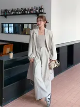 オーバーサイズの上質なスーツジャケットとワイドパンツ【春秋用・女性・スタイリッシュ・スリム効果】（セットアップ対応）