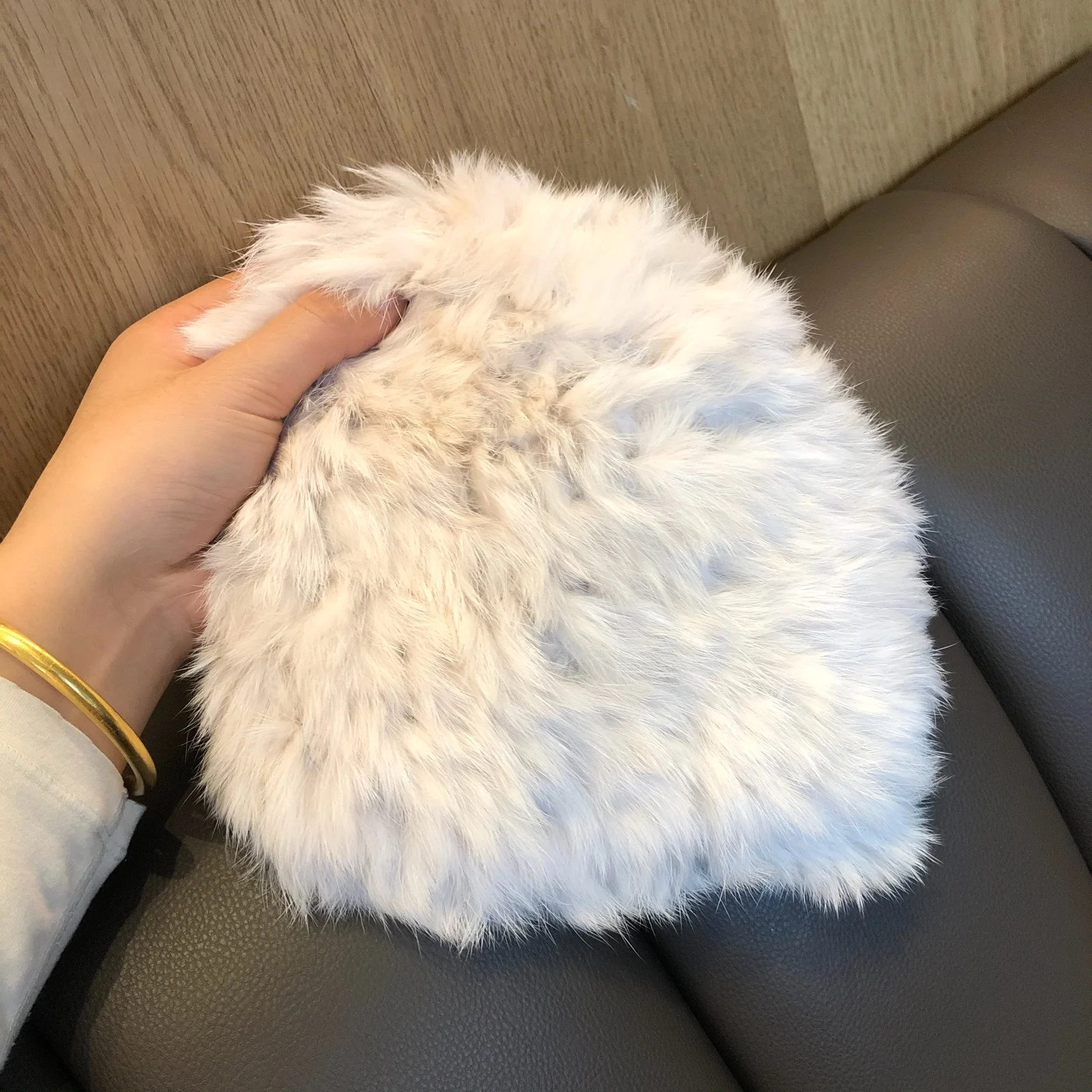 ショートヘアに合うニット帽は、ウサギ毛のニット帽がベスト？