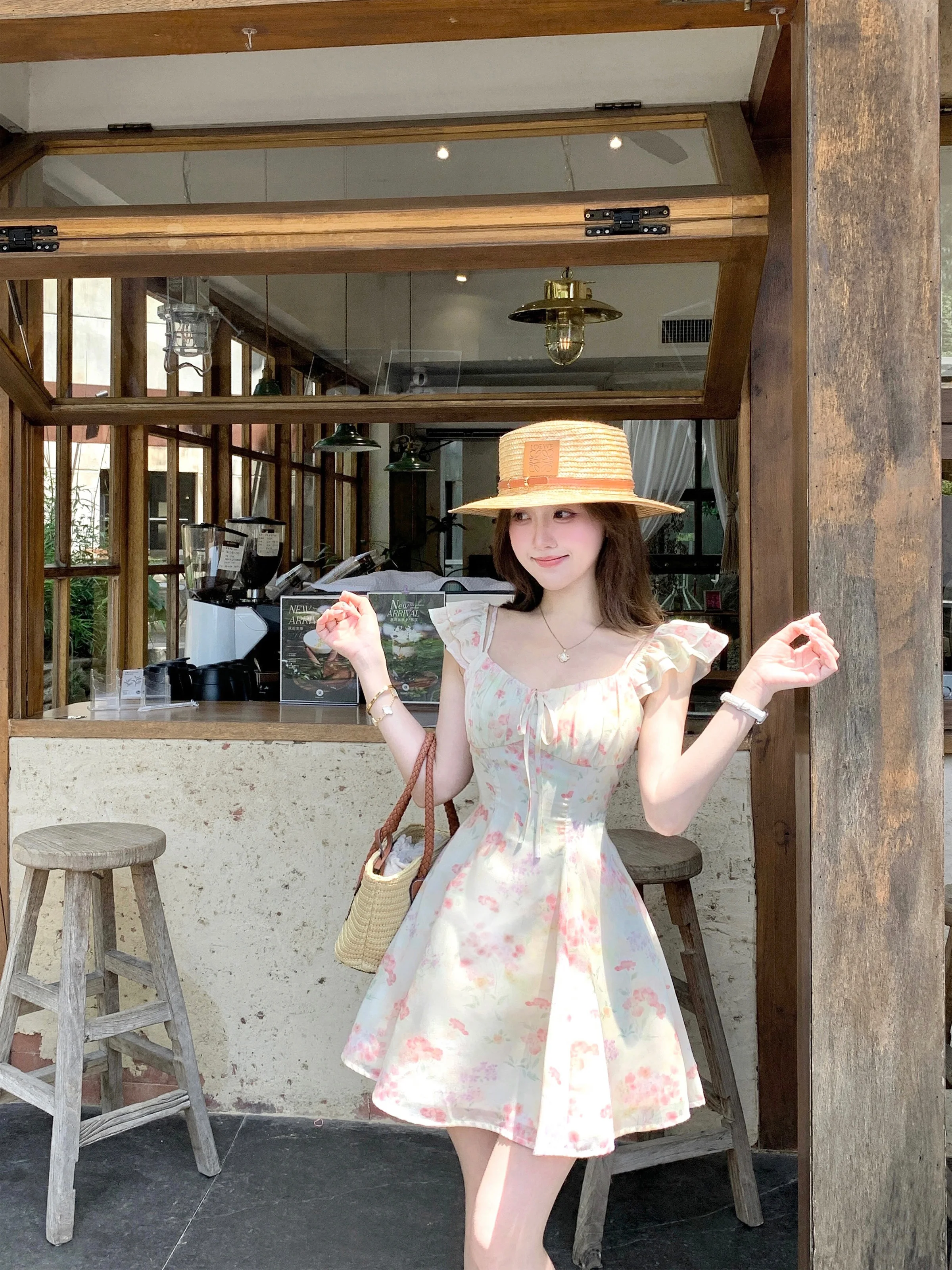 春のワンピースコーデで迷ったら、この「ほろ酔いピンクアプリコット」が救う理由は？
