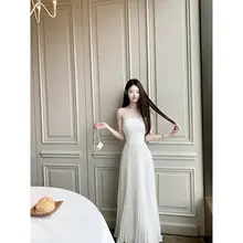 魅力的なレースビスチェとプリーツロングスカートのドレス【花嫁向け・上品なデザイン】