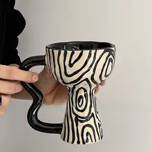 ヴィンテージ風手描き年輪デザインの陶製ハイ脚マグカップ【コーヒー・ティー用】