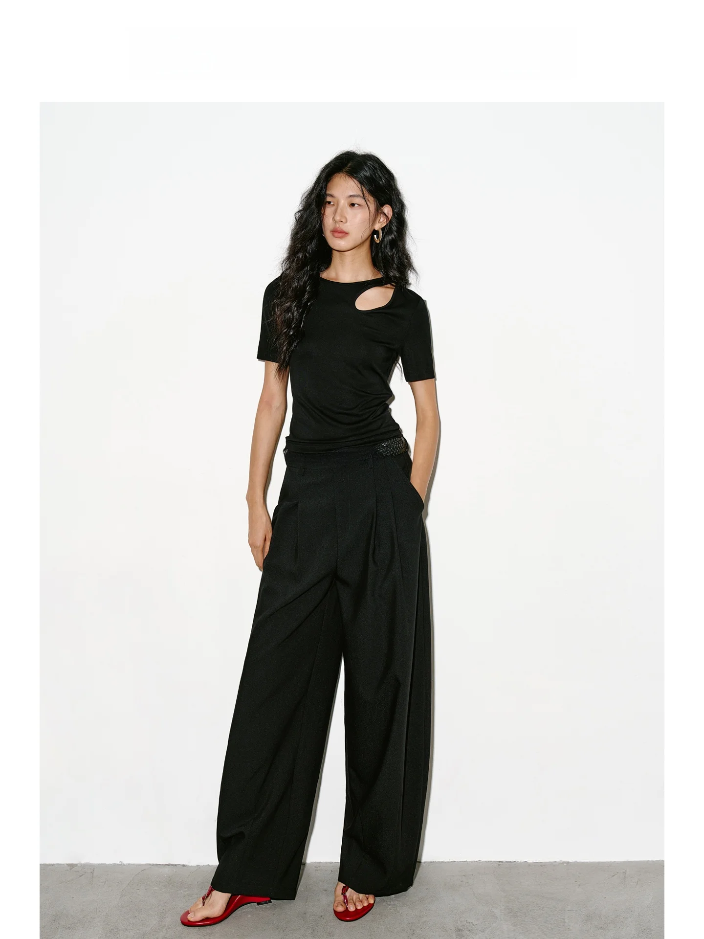 luster plaiting tee はどんなもの？夏の涼感と透かし編みがもたらす、日常の小さな幸せとは？