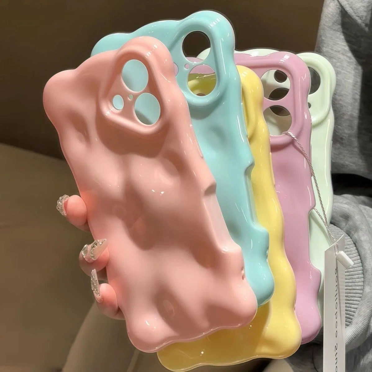 シリコンスマホケースは本当に優しい？シンプルなデザインが心を癒す理由とは