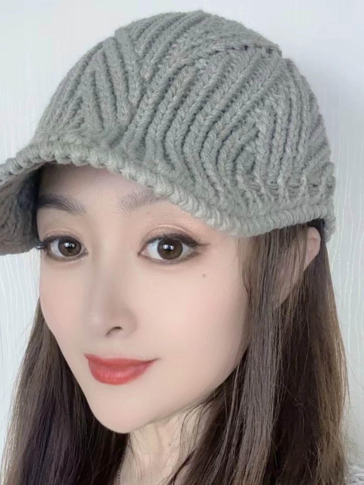 オシャレな手編みキャスケット帽：顔型補正と白髪隠しを実現する女性向け四季通用の遮陽帽