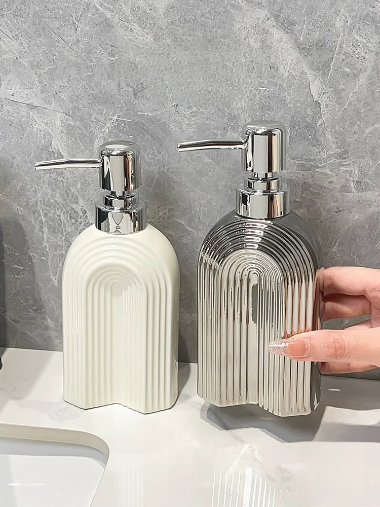 中性洗濯洗剤とは？高級陶器製ボトルで実用性とデザインを両立