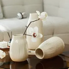 高級感あふれる陶器製フラワーベース【クリーム調・北欧風・シンプルデザイン】