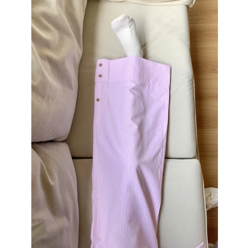 春夏用ピンクストライプパンツ：通勤風のゆったりシルエットで日常を彩る