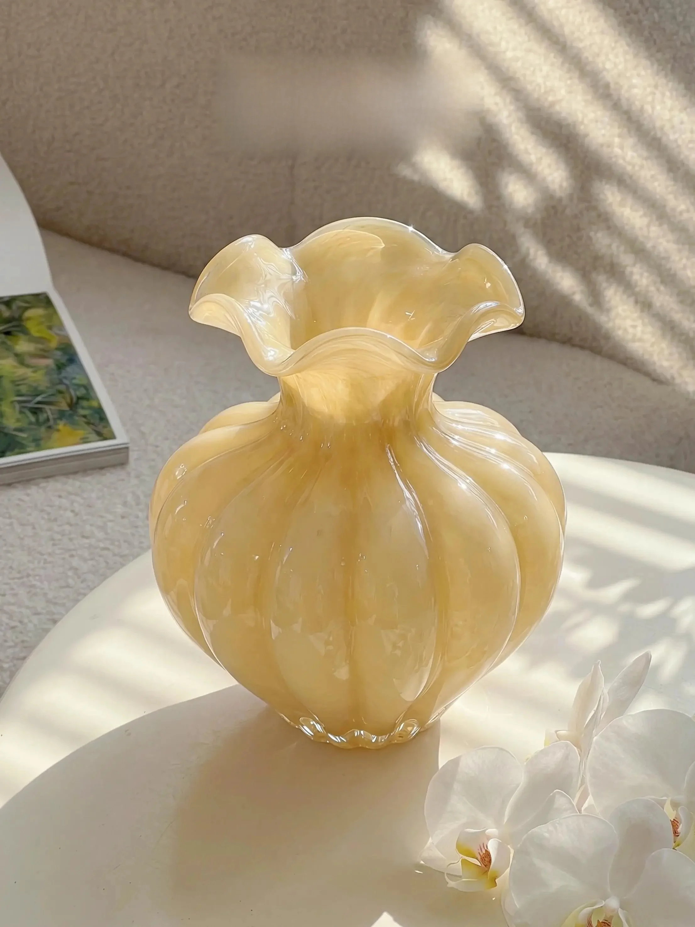 月光デザインのフラワーベース：法式スタイルの中号陶器花瓶でリビングインテリアを完成