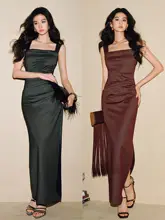 華やかな輝きのストレッチニットワンピース【手作りのプリーツ・スクエアネック・タイトフィット】