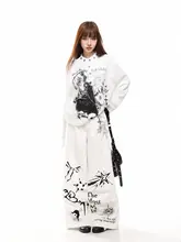 春季用白色長袖Tシャツ【ユニセックス・カジュアル・ヘンリーネック・パンクプリント】