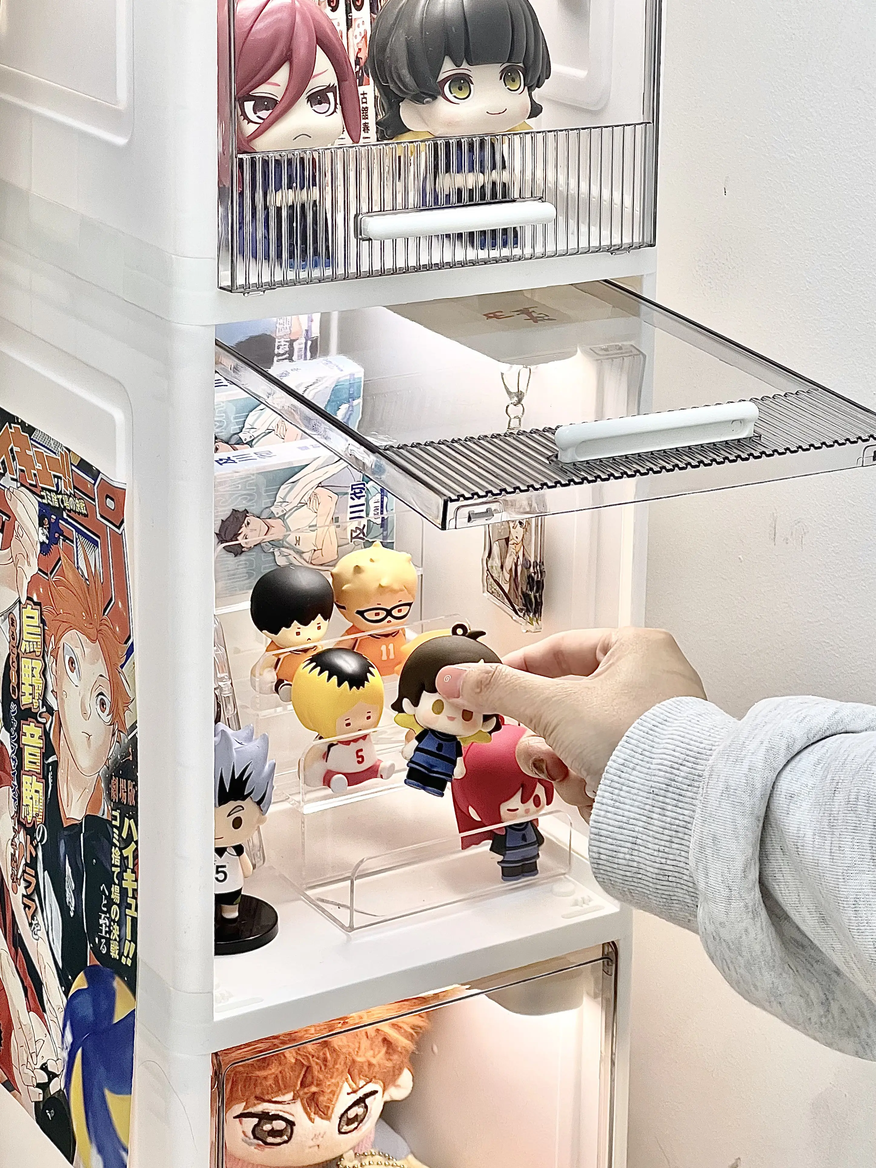 移動可能なコレクション展示ラック：オタク部屋のグッズディスプレイに最適な小型キャスター付き収納棚