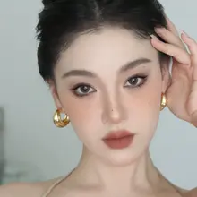 シンプルでスタイリッシュなデザイン！電気メッキ18K金ハーフサークルイヤリング【女性用・気品あるアクセサリー・シルバー針】