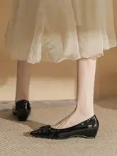 Vカッティングフラットシューズ【女性用・艶やかレザー・内蔵ヒール・ブラック】