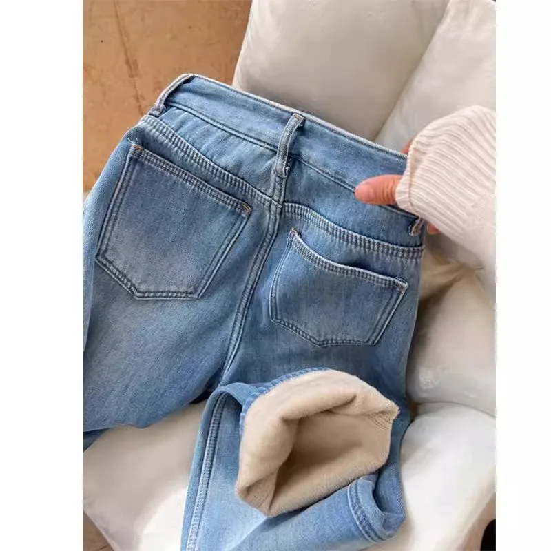 温かいフリース裏地のワイドレッグデニムパンツ：高腰・加長デザインで秋冬に最適な着心地