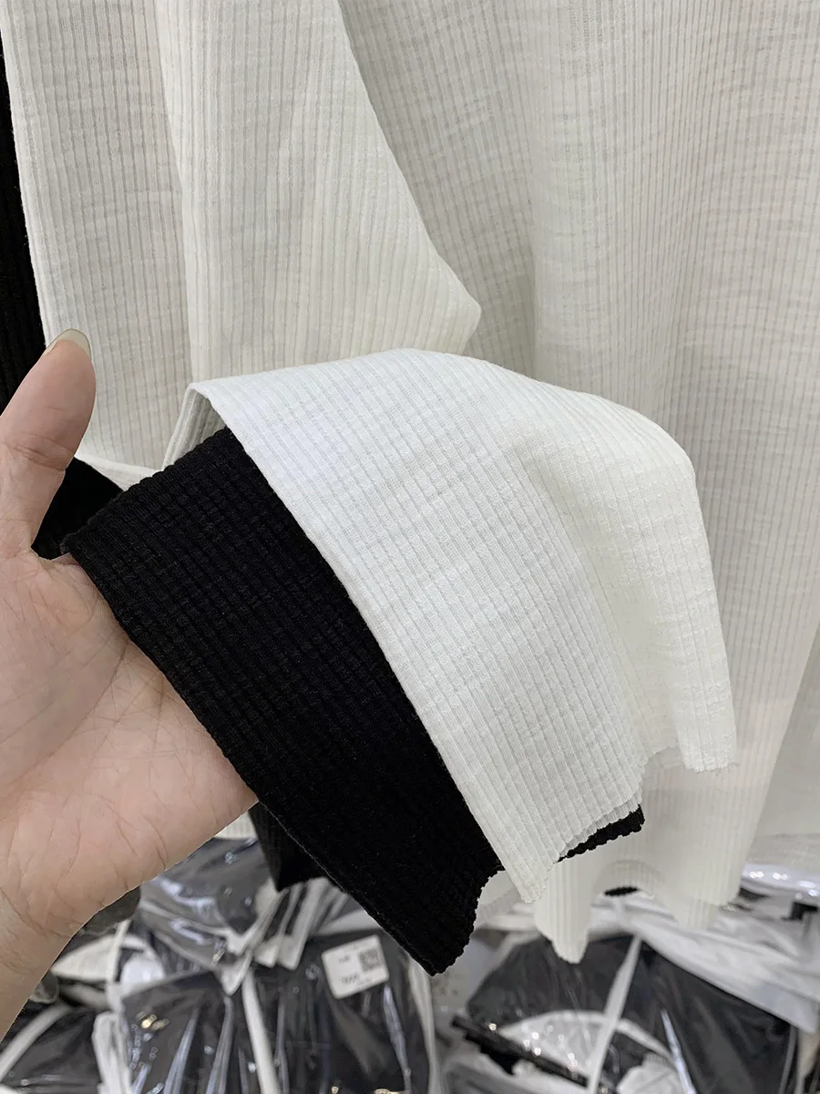 重ね着 ロンt おすすめ レディース：白色の長袖ニットTシャツの通勤風使い方と実用性解析