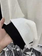 白色の長袖ニットTシャツ【ラウンドネック・リブ編み・サイドスリット・春秋用】