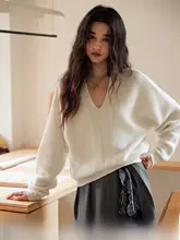 Vネックバットウィングスリーブニットセーター【秋冬用・ゆったりフィット・アルパカ風】