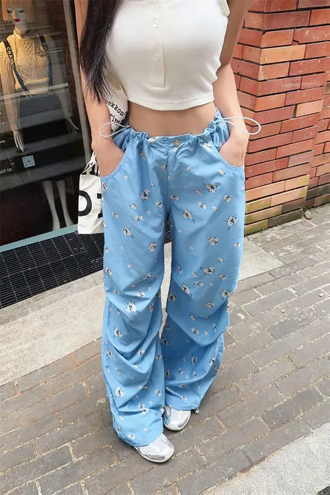 春のカジュアルフラワープリントワイドパンツ【ウエストゴム・フィット・工装スタイル】