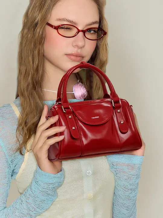 レザー製 バレエスタイルボストンバッグ【赤・ショルダー・ハンドバッグ・クッション型】