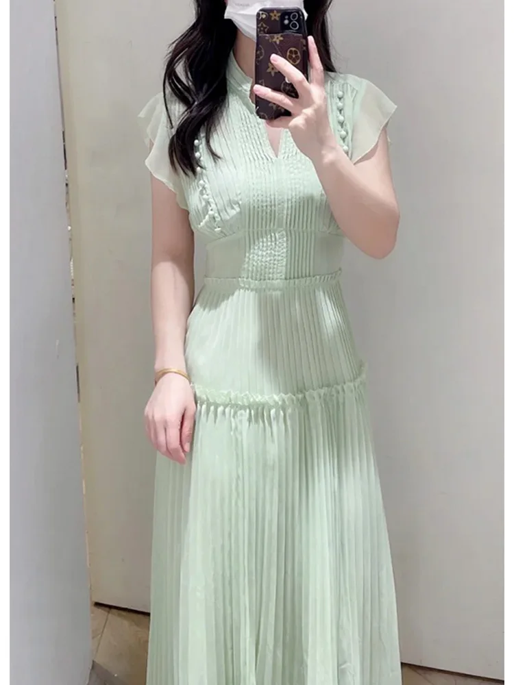 四月下旬に着るべき服は？フリルと飛袖が決める春の終わりのスタイル