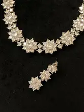 ChiclyNana フラワーデザインネックレス・イヤリング3点セット【上品な印象・鎖骨チェーン】