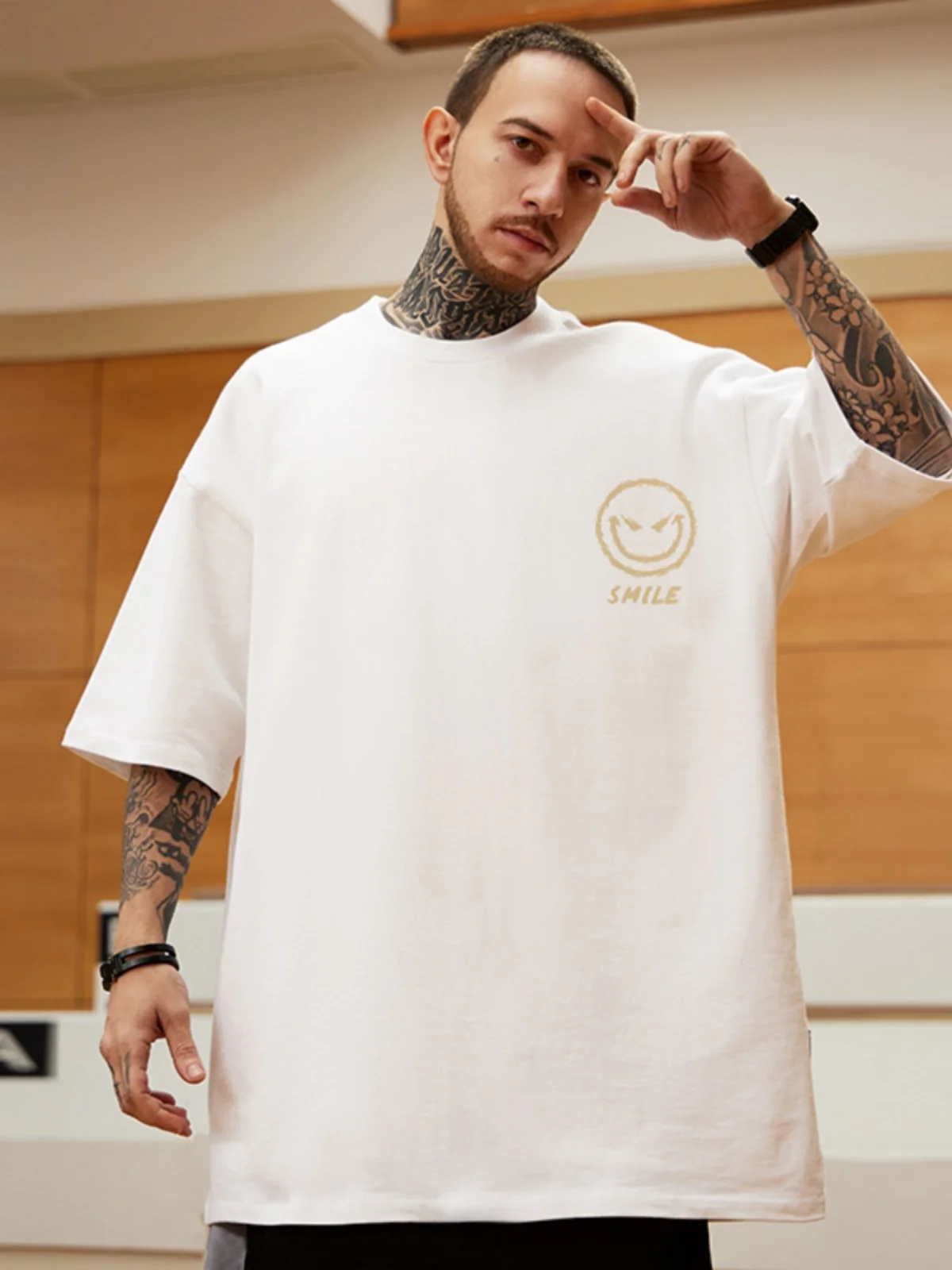 「moma tシャツ」を選ぶべき理由は？デザインから価格まで徹底比較
