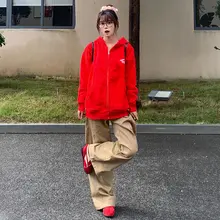 カジュアルな雰囲気の大 人女子向けカーキ色ローボトムデニムパンツ【秋用・ストレート・ワイドシルエット】（セットアップ対応）