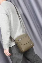 軽量なデザイン！メンズカジュアルミニショルダーバッグ【耐久性あるキャンバス・スマホ用ポケット付き】