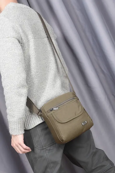 軽量なデザイン！メンズカジュアルミニショルダーバッグ【耐久性あるキャンバス・スマホ用ポケット付き】