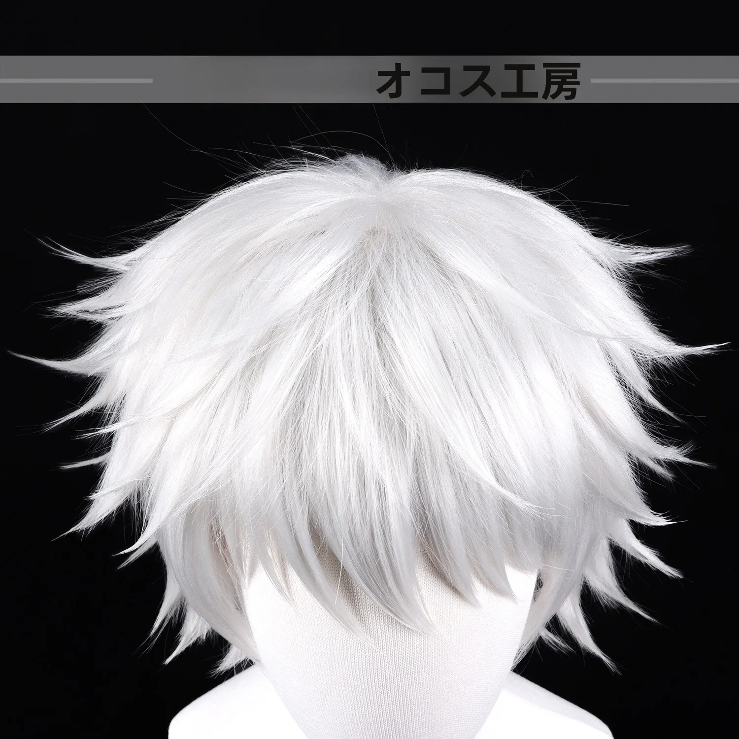 銀白色の逆毛ショートウィッグは白髪まとめ髪に最適なコスプレ用ヘアスタイルか