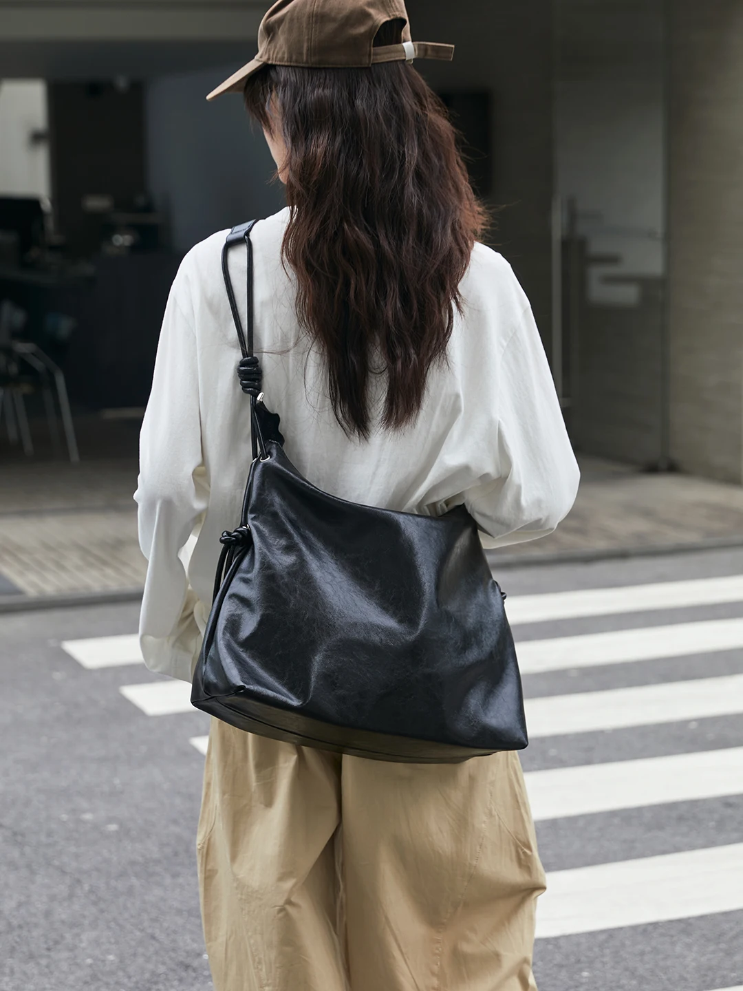スタンダードサプライ 2way トート：大容量・軽量設計の通勤向けトートバッグの実用性解析