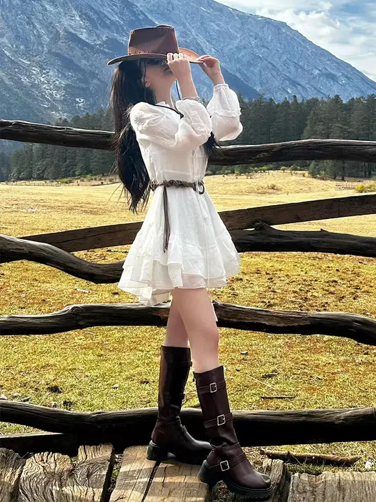 春夏コーデにぴったり！フランス風白色ワンピース【ウエスト絞り・小柄さん向け】