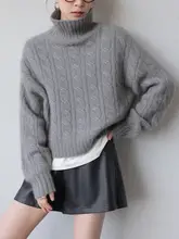 グレーの長袖ハイネックニットセーター【ケーブル編み・女性用・冬向け】