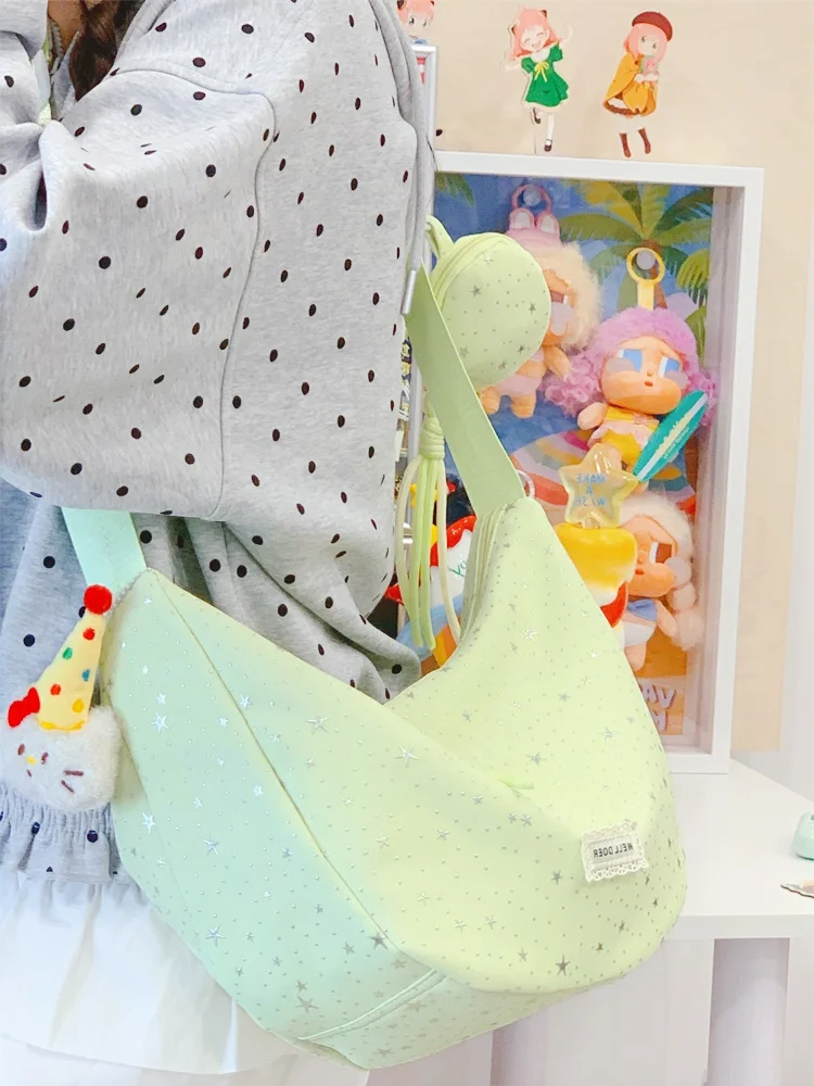 夏の通勤バッグは、通気性と軽さのバランスで決めるべき？