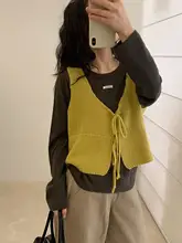 春季対応のVネックノースリーブニットベスト【2wayデザイン】
