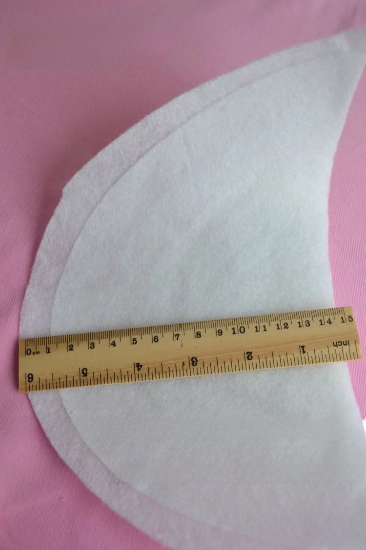 スーツの裏地と肩パッドの機能：小房子服装布料の調整可能なショルダーパッドが解決する実用課題