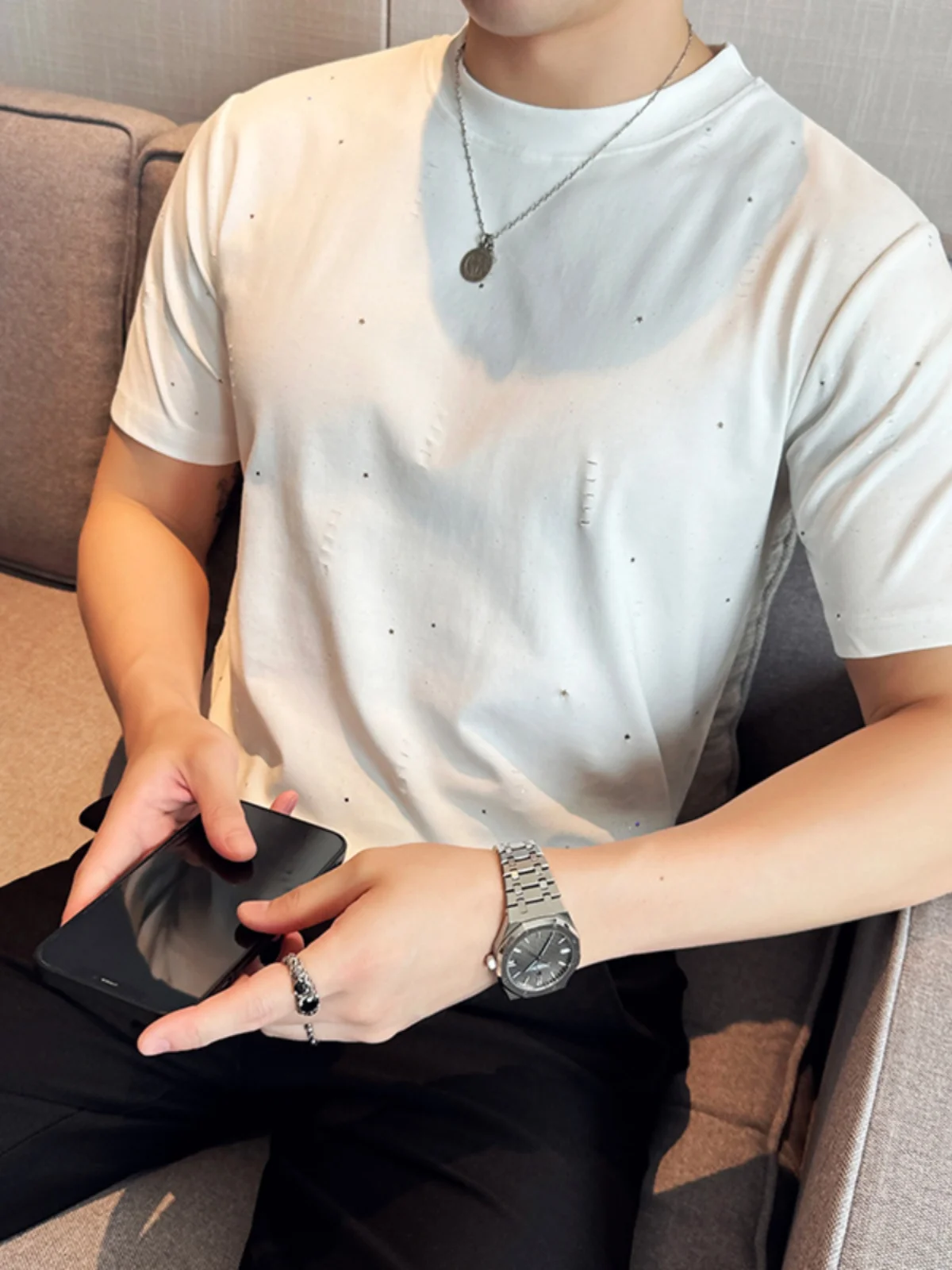 メンズの夏に欠かせないTシャツは、どう選ぶ？