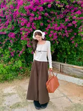シンプルで可愛い！レース付きサワークリーム風ロングスリーブTシャツ【女性用・四角いネックライン】