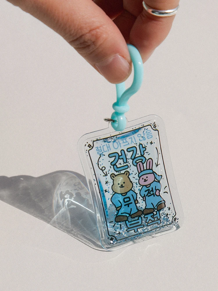 ジュエリー風のカラフルなお守りキーホルダー：健康・幸運を象徴するカートゥーンデザインの実用性と価格分析