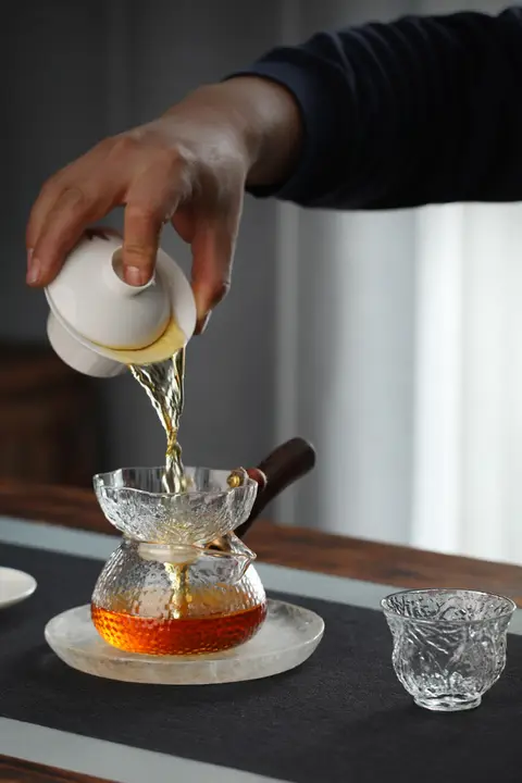 ステンレスフィルター付き ガラス製茶器【側持ち・高級木製ハンドル・中国茶道用】