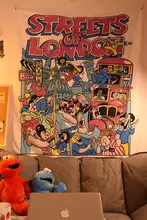 ロンドンストリートのかわいいカートーン背景布【インテリア装飾用・縦型】