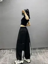 ストライプ配色デザインの薄手カーゴパンツ【ハイウエスト・ゆったりフィット・テーパード】（セットアップ対応）