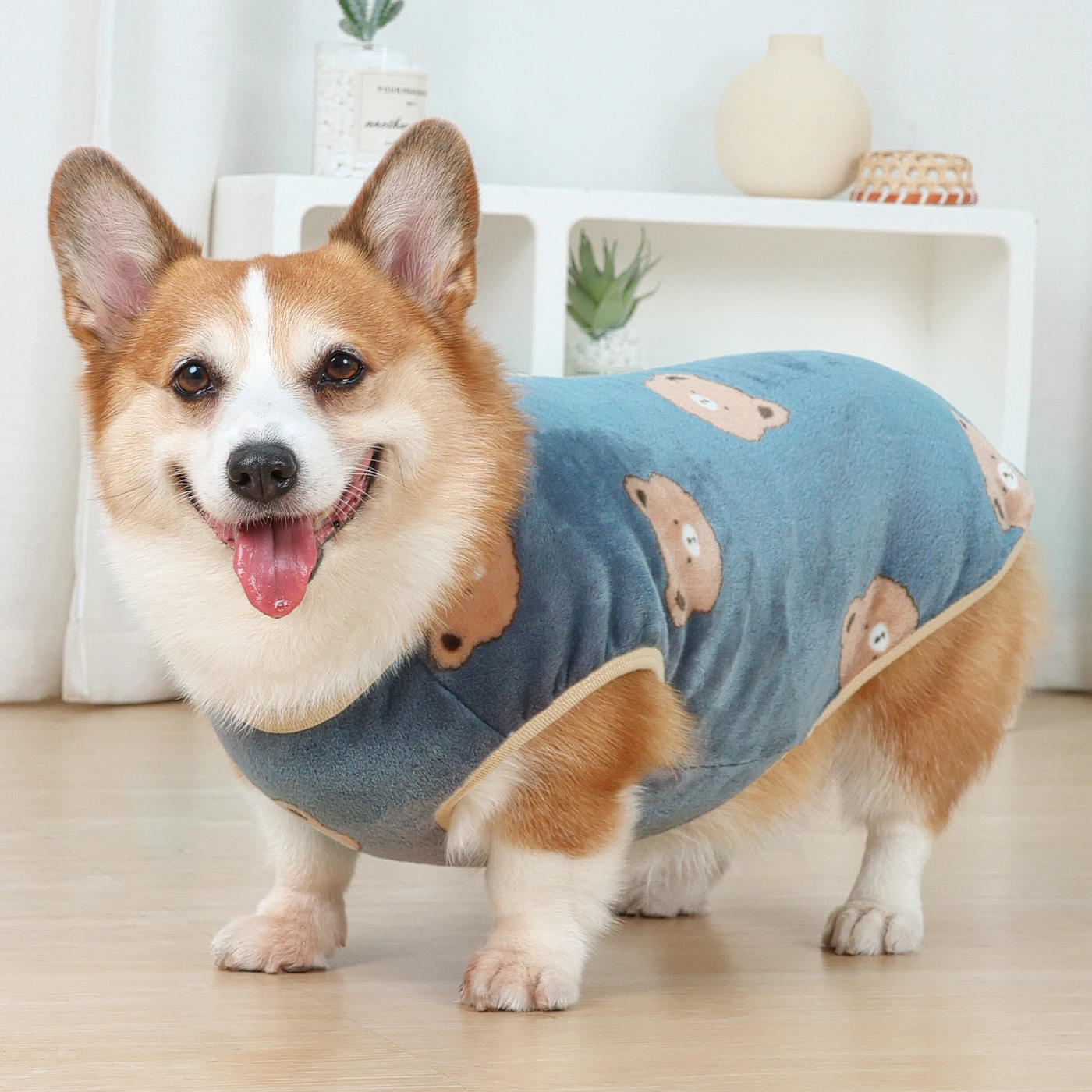 犬用保温ベスト：秋冬季の外出に最適な防寒・防虫機能を備えたデザイン